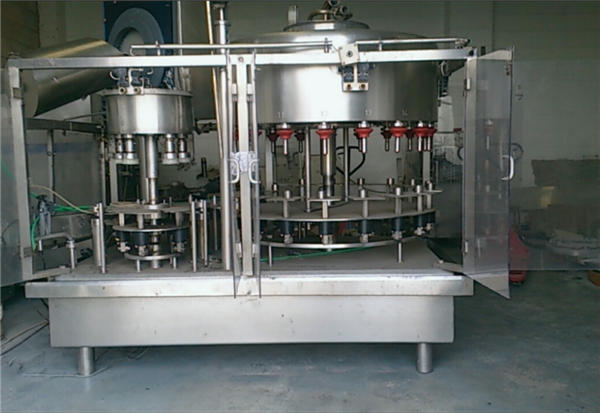 10 boshli salbiy-bosimli atir-upa shishasini to'ldirish mashinasi