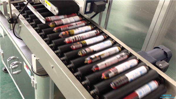 Oziqlantiruvchi bilan avtomatik kolbasa markalash mashinasi